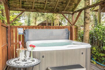 Private spa tub