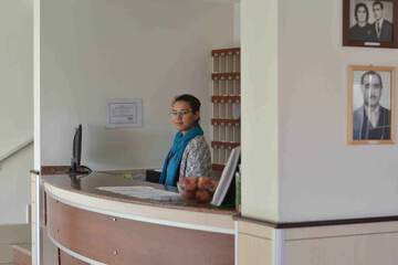Check-in/check-out kiosk