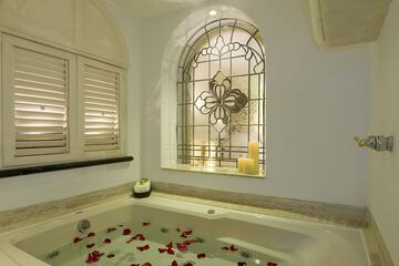 Private spa tub