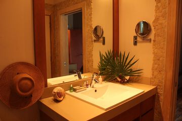 Bathroom sink