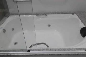 Private spa tub