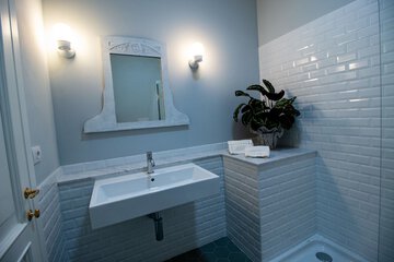 Bathroom sink