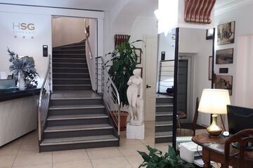 Lobby lounge