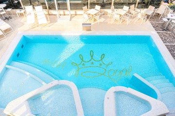 Infinity pool