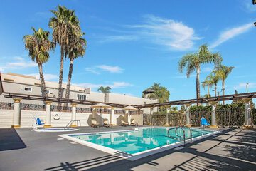 Stanford Inn & Suites Anaheim
