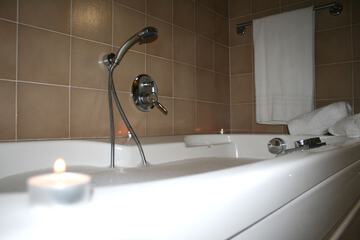 Jetted tub