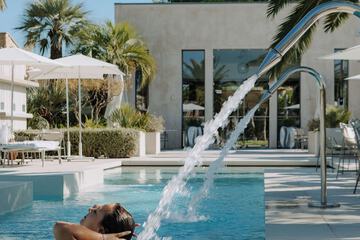 Pool waterfall