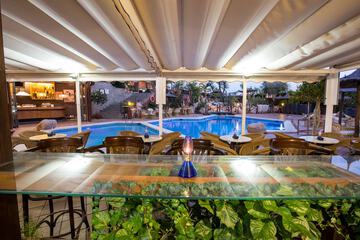 Poolside bar