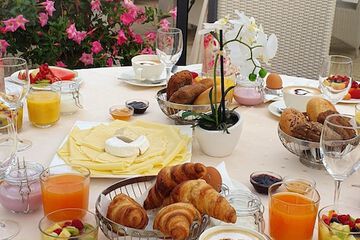Breakfast meal