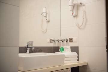 Bathroom sink