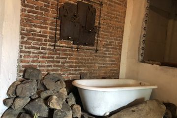 Deep soaking bathtub