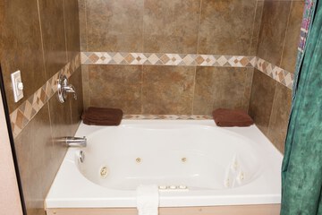 Jetted tub