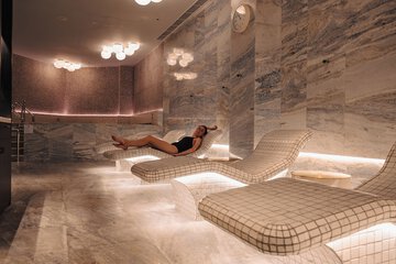 Indoor spa tub