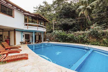 Pool waterfall