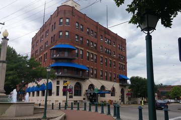 The Lafayette a grand Riverboat Era Hotel