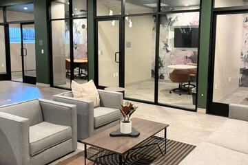 Lobby lounge