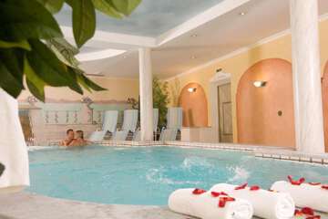 Exercise/lap pool