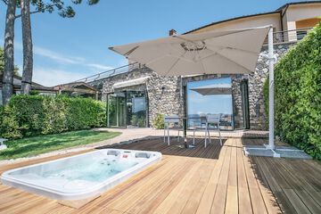 Private spa tub