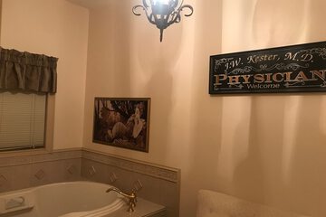 Deep soaking bathtub