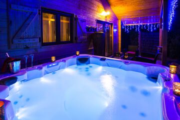 Indoor spa tub