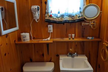 Bathroom sink