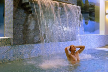 Pool waterfall