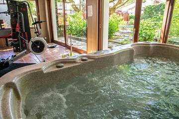 Indoor spa tub