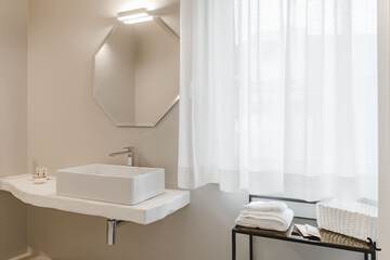 Bathroom sink
