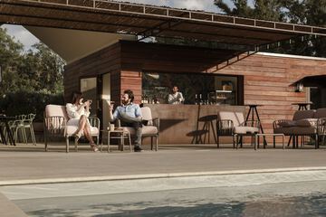 Poolside bar