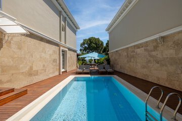 Private pool