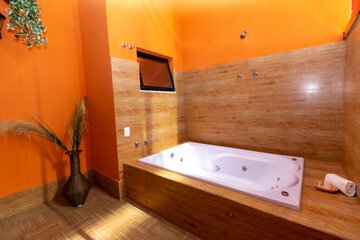 Private spa tub