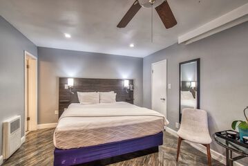 Room 46 of 143