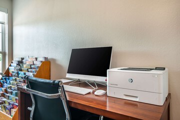 Business Center 41 of 41