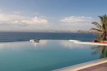 Infinity pool