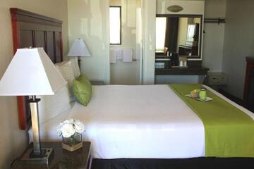 Marina Inn & Suites