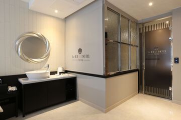 Bathroom sink