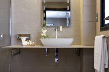 Bathroom sink