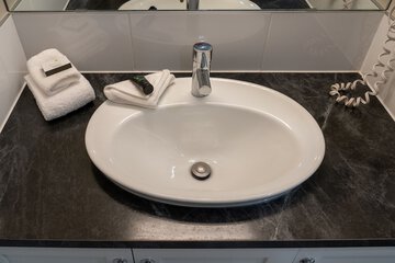 Bathroom sink