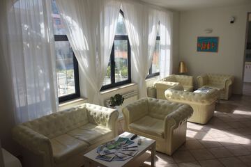 Lobby lounge