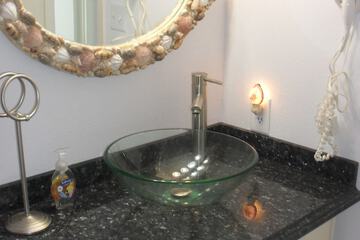 Bathroom sink
