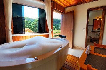 Jetted tub