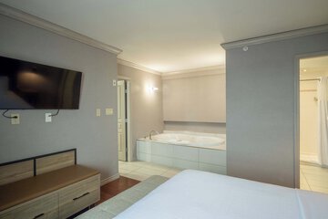 Jetted tub