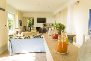 Breakfast area
