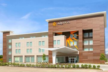 La Quinta Inn & Suites by Wyndham Richmond Sugarland