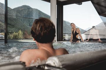 Indoor spa tub
