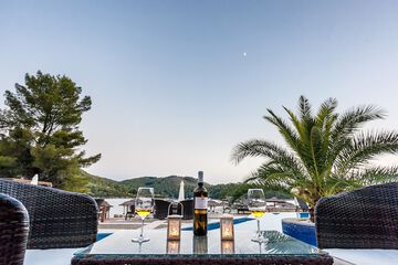 Poolside bar