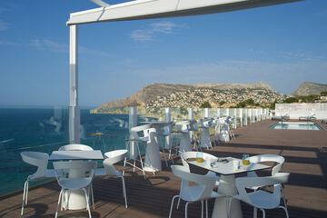 Poolside bar