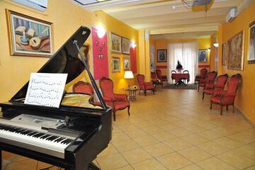 Lobby lounge