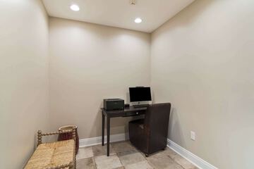 Business Center 113 of 113