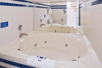Private spa tub